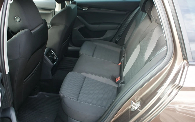 Skoda Octavia cena 89500 przebieg: 104600, rok produkcji 2020 z Brzostek małe 137